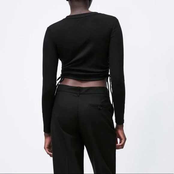 Spotted on Sophie: ZARA RIBBED TOP WITH GATHER DETAIL - Picture 7 of 13